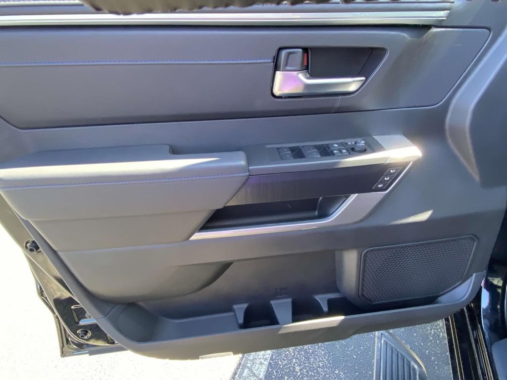 2025 Toyota Tundra Platinum - Photo 17