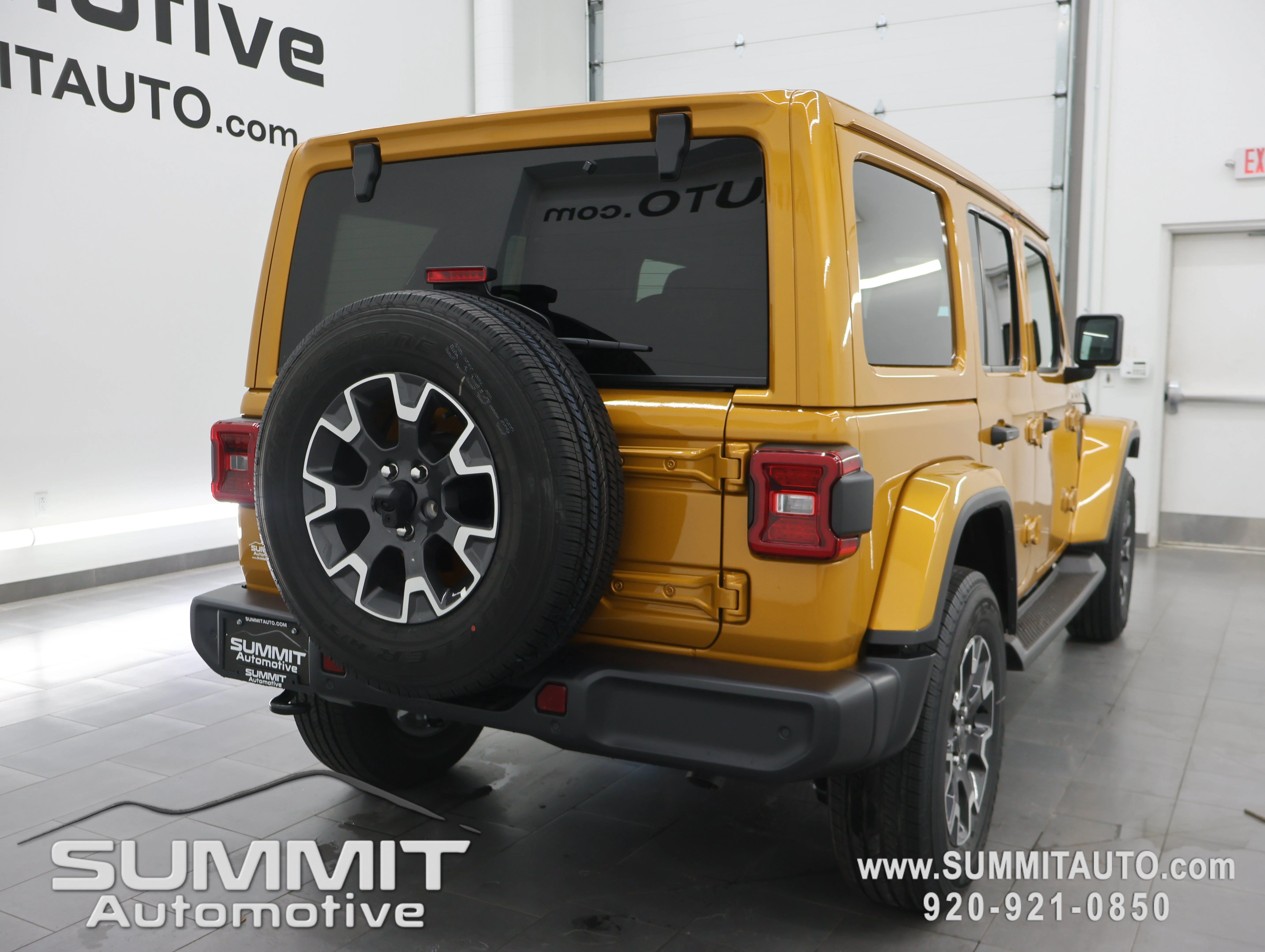 New 2026 Goldilocks Exterior Paint Jeep Sahara image 4