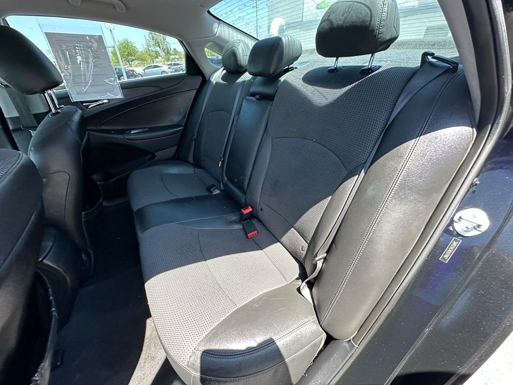 Used 2012 Black Hyundai SE image 12