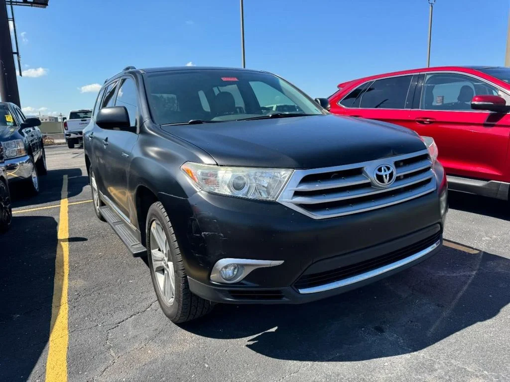 Used 2013 Magnetic Gray Metallic Toyota Limited image 2