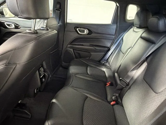 New 2026 White Jeep Latitude image 23
