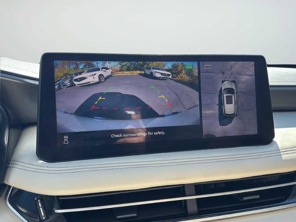 Used 2022 White INFINITI LUXE image 12