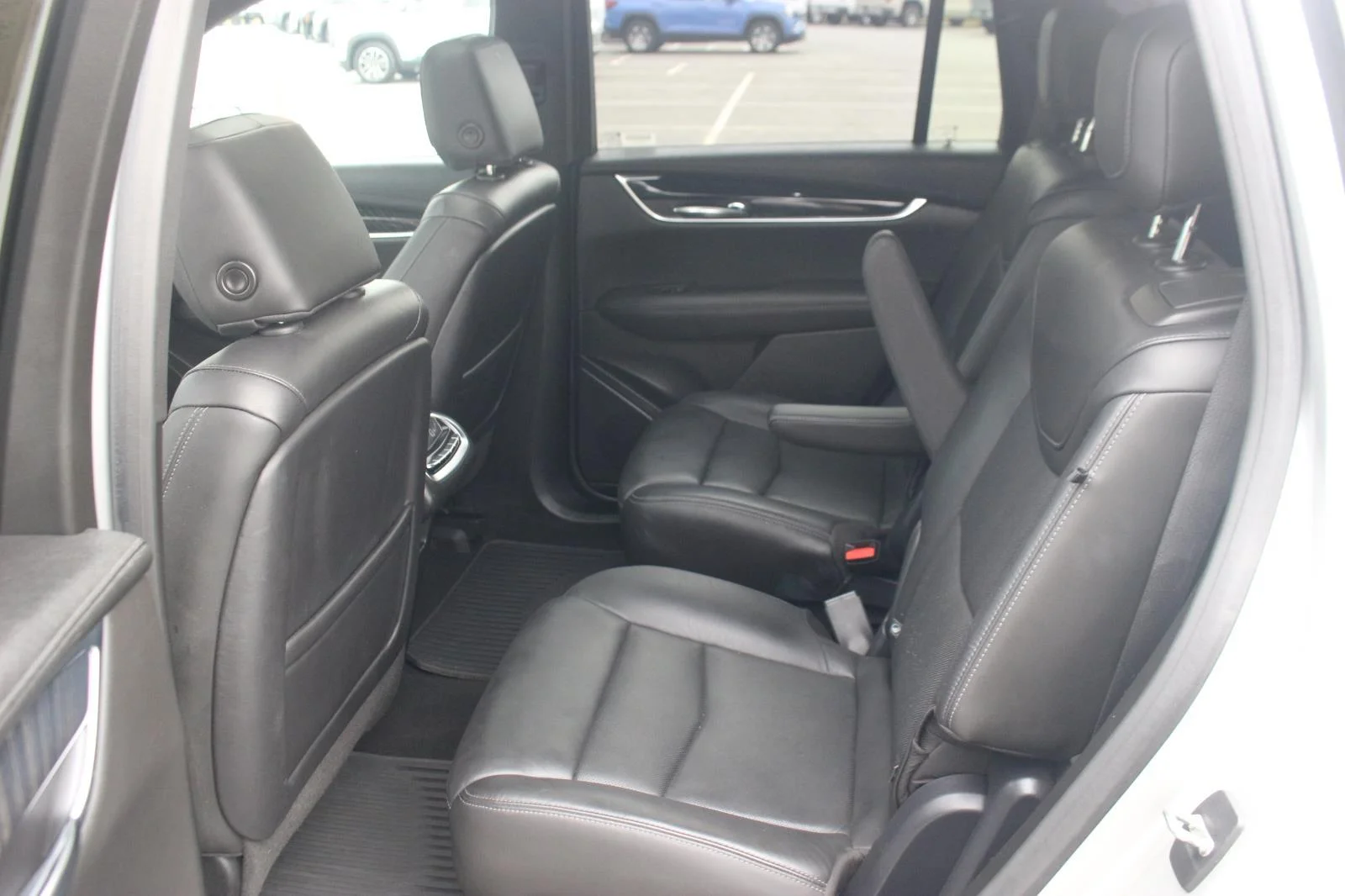Used 2020 RADIANT SILVER METALLIC Cadillac AWD Premium Luxury image 34