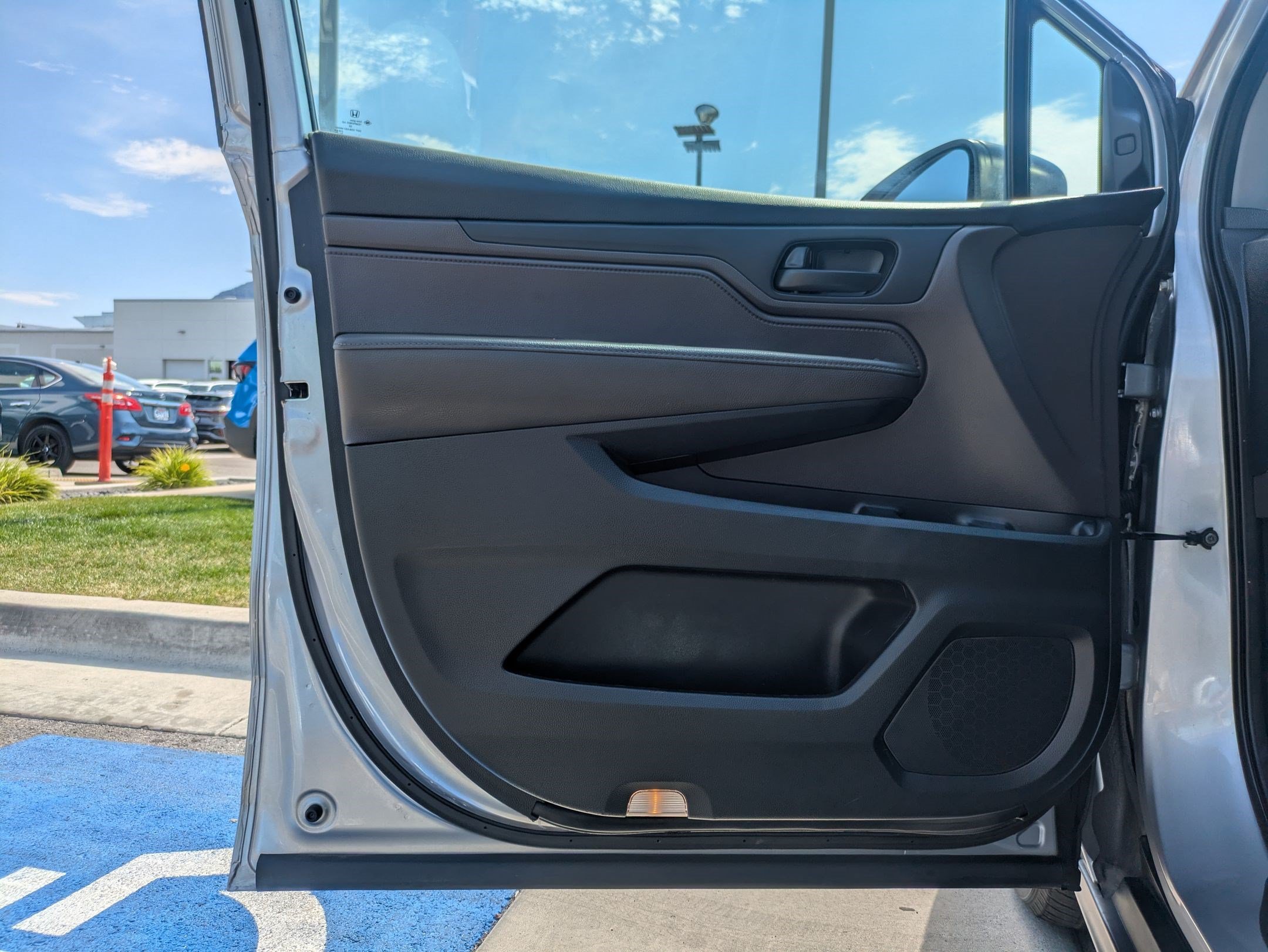 Used 2021 Lunar Silver Metallic Honda EX image 11