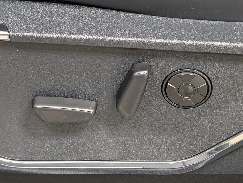New 2026 Star White Metallic Tri-Coat Ford F-250® Platinum® image 18