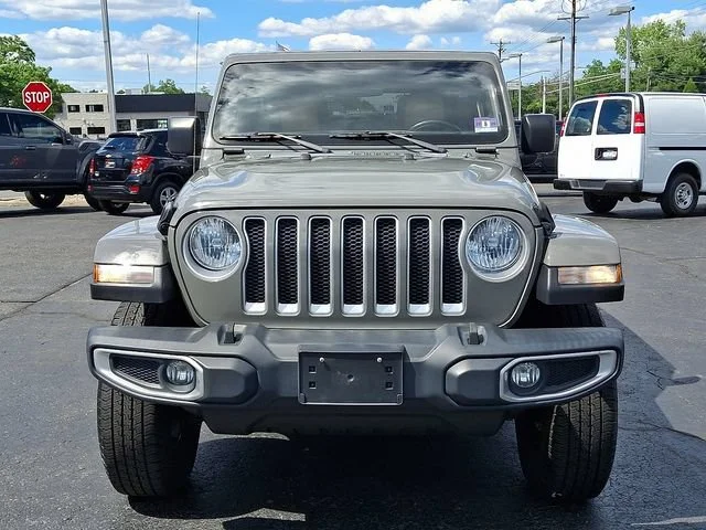 Used 2018 Gray Jeep Sahara 4x4 image 3