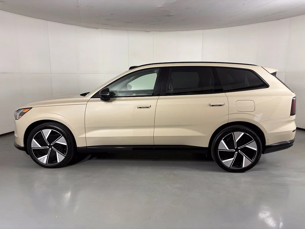 Used 2025 Beige Volvo Twin Motor Performance Ultra image 5