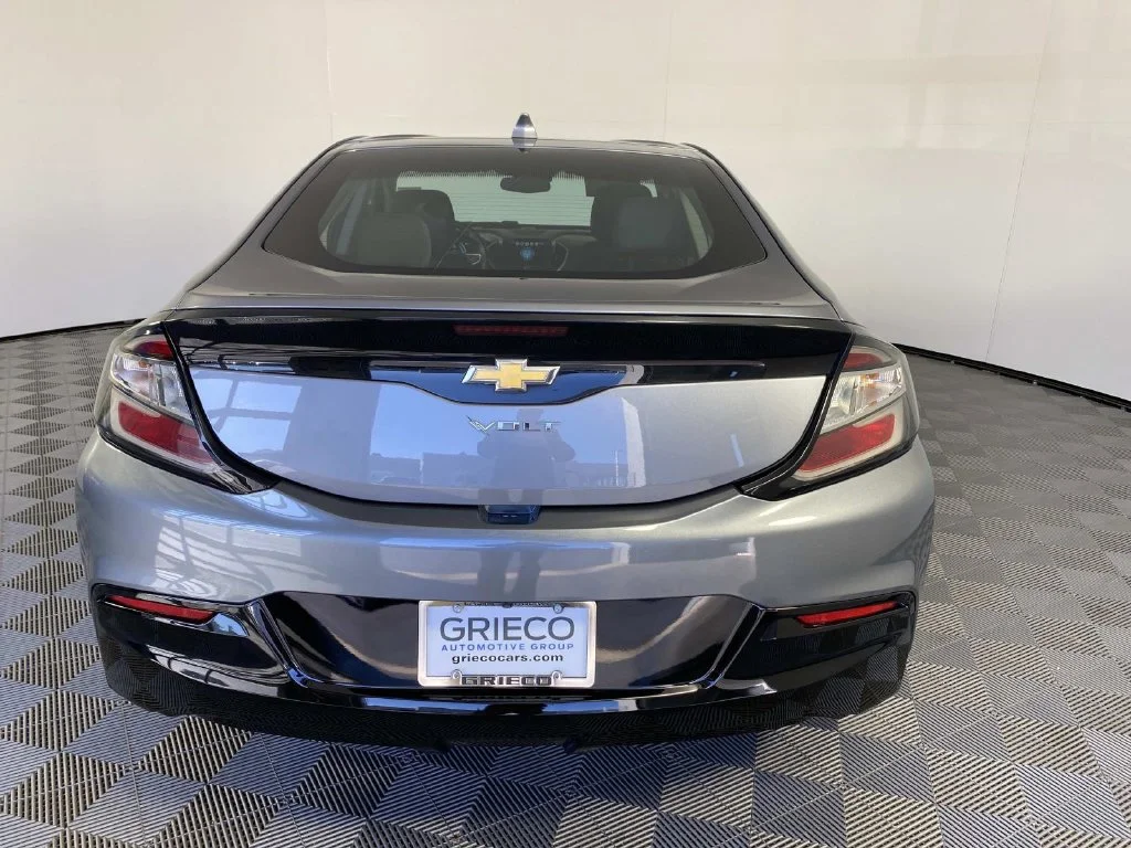 Used 2018 Steel Metallic Chevrolet LT image 7