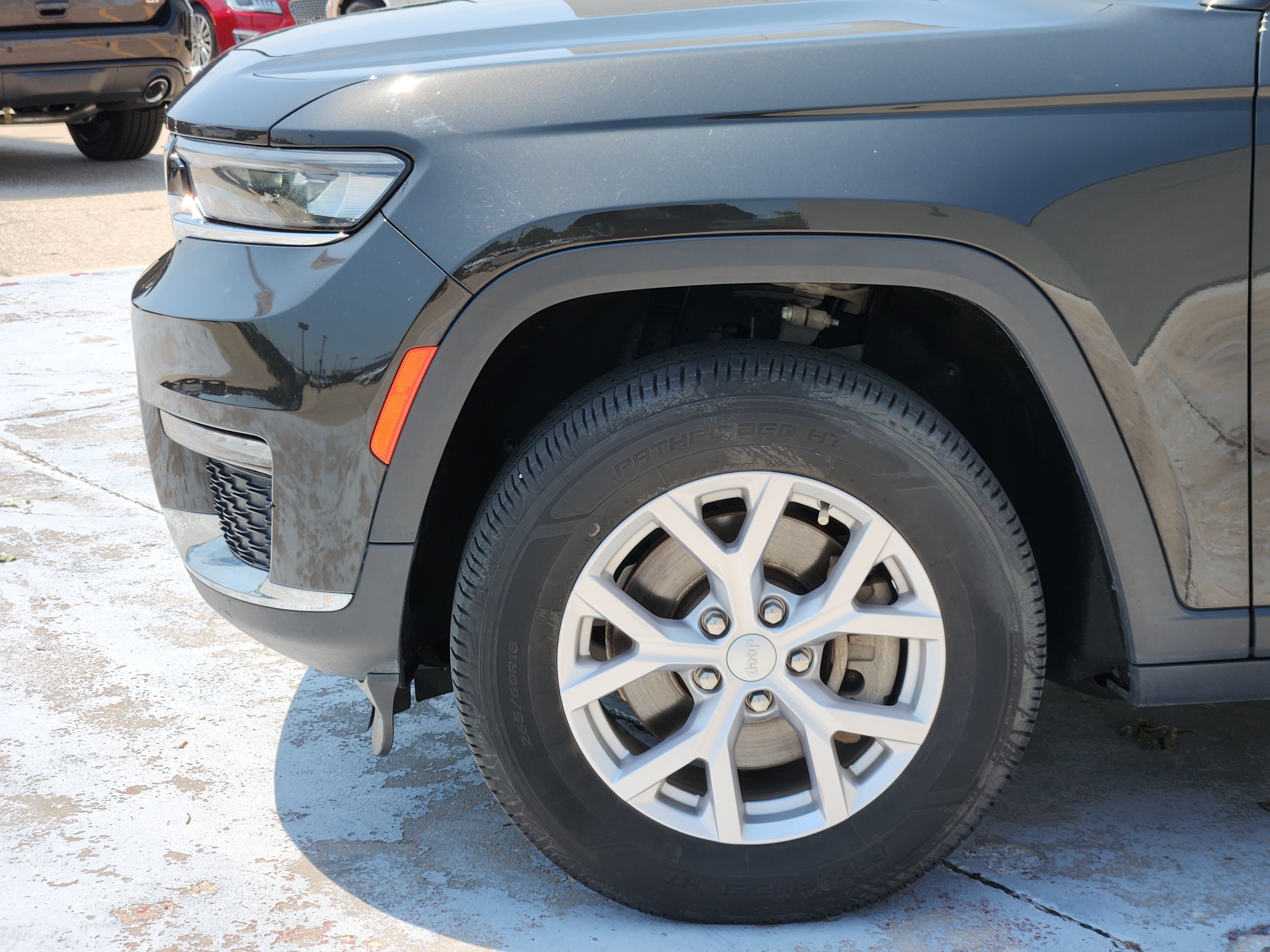 Used 2021 Rocky Mountain Pearlcoat Jeep Limited image 9