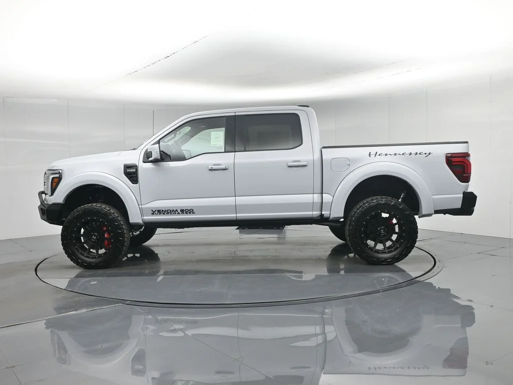 New 2025 White Ford Lariat image 32