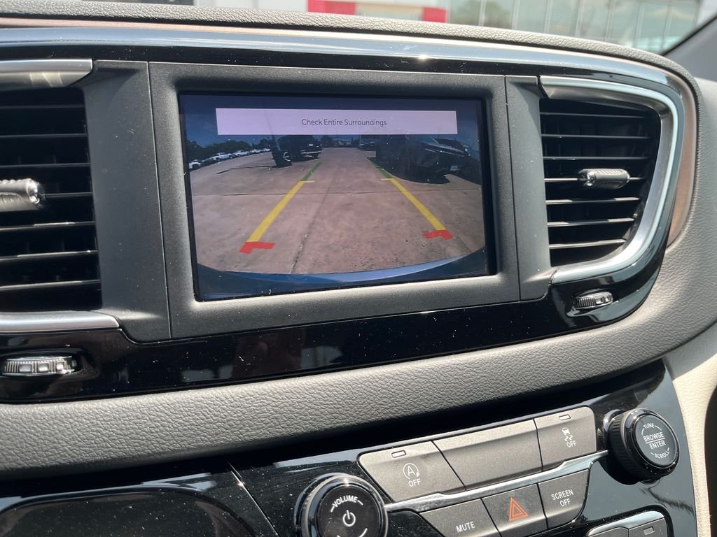 Used 2022 Silver Chrysler LX image 18