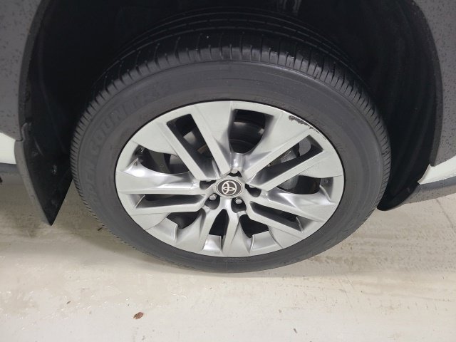 Certified Used 2024 Pearl Toyota XLE Premium image 42