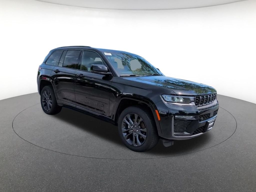 New 2026 Diamond Black Crystal Pearl-Coat Exterior Paint Jeep Limited Reserve image 2