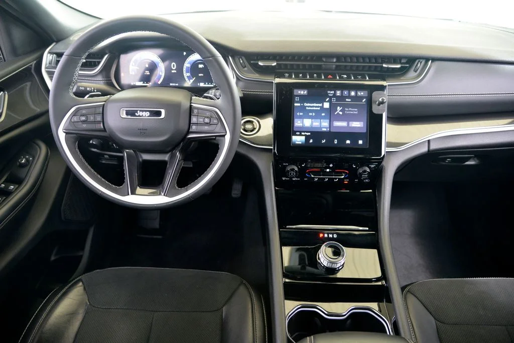 Used 2023 Black Jeep Altitude X image 17