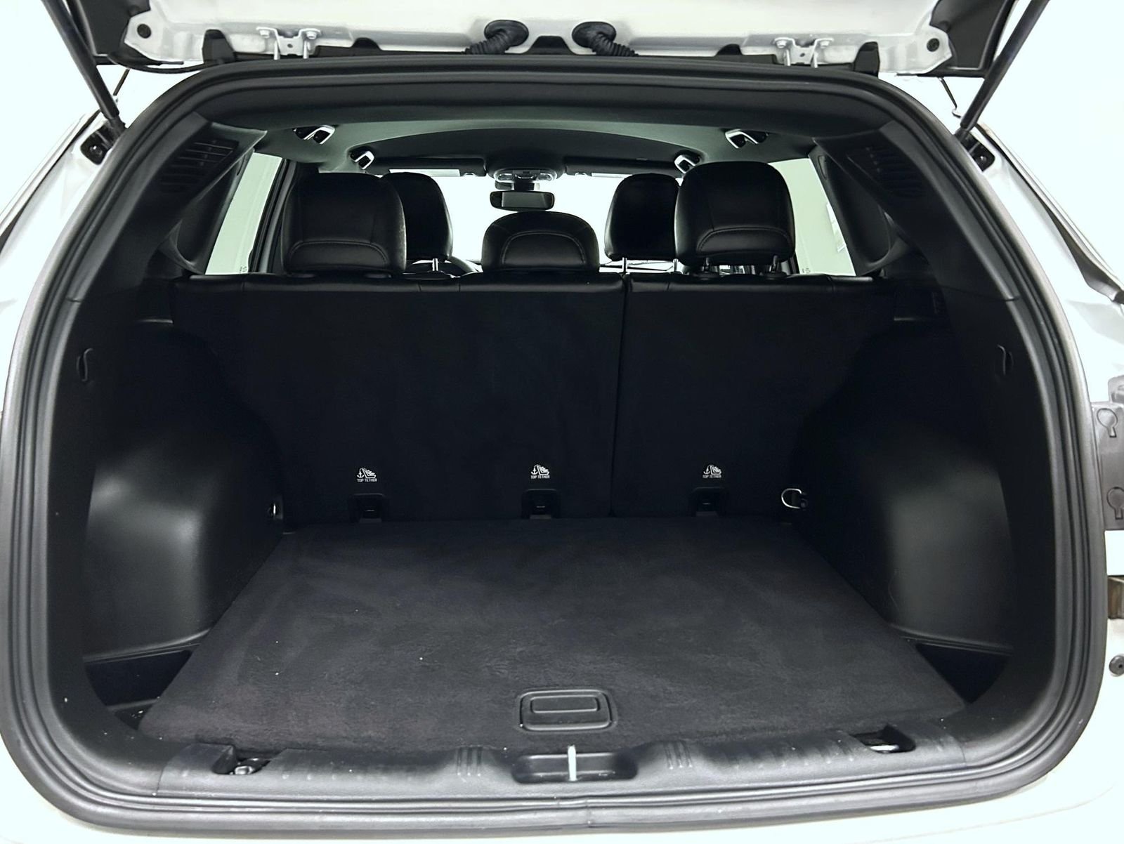 Used 2023 White Jeep Limited image 21