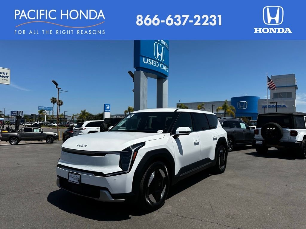 2024 Kia EV9 Light L/R's photo