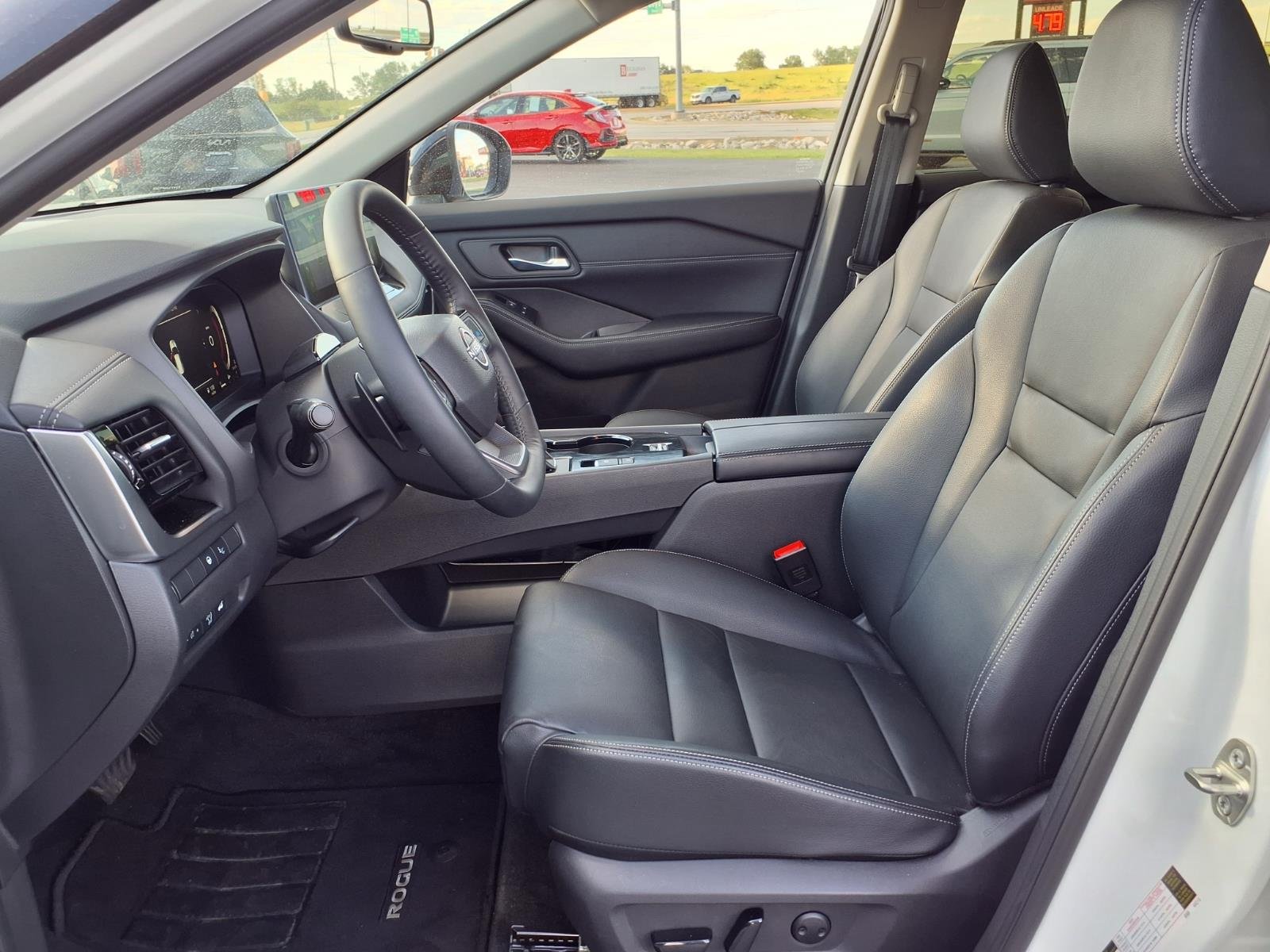 2025 Nissan Rogue SL - Photo 13