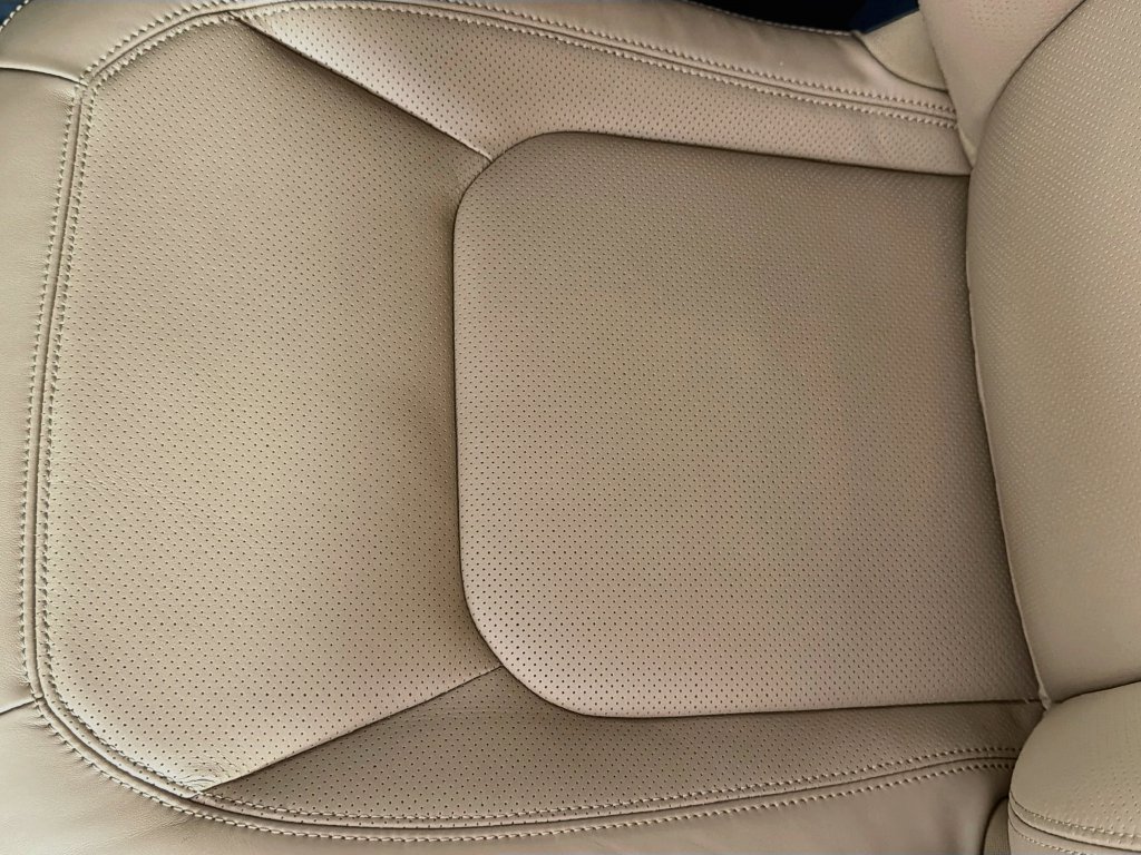 New 2026 Fuji White Land Rover X-Dynamic SE image 20