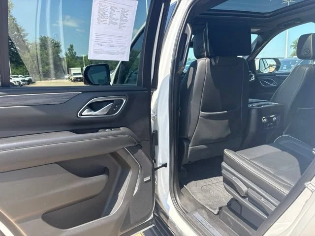 Used 2021 White Frost Tricoat GMC SLT image 31