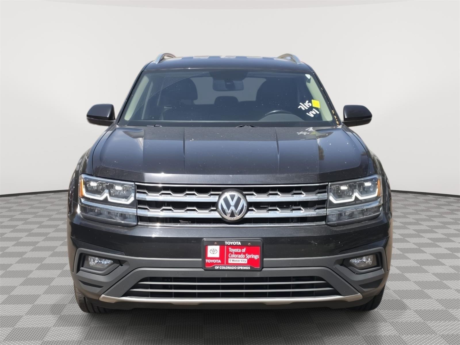 Used 2019 Deep Black Pearl Volkswagen 3.6L V6 SE image 2