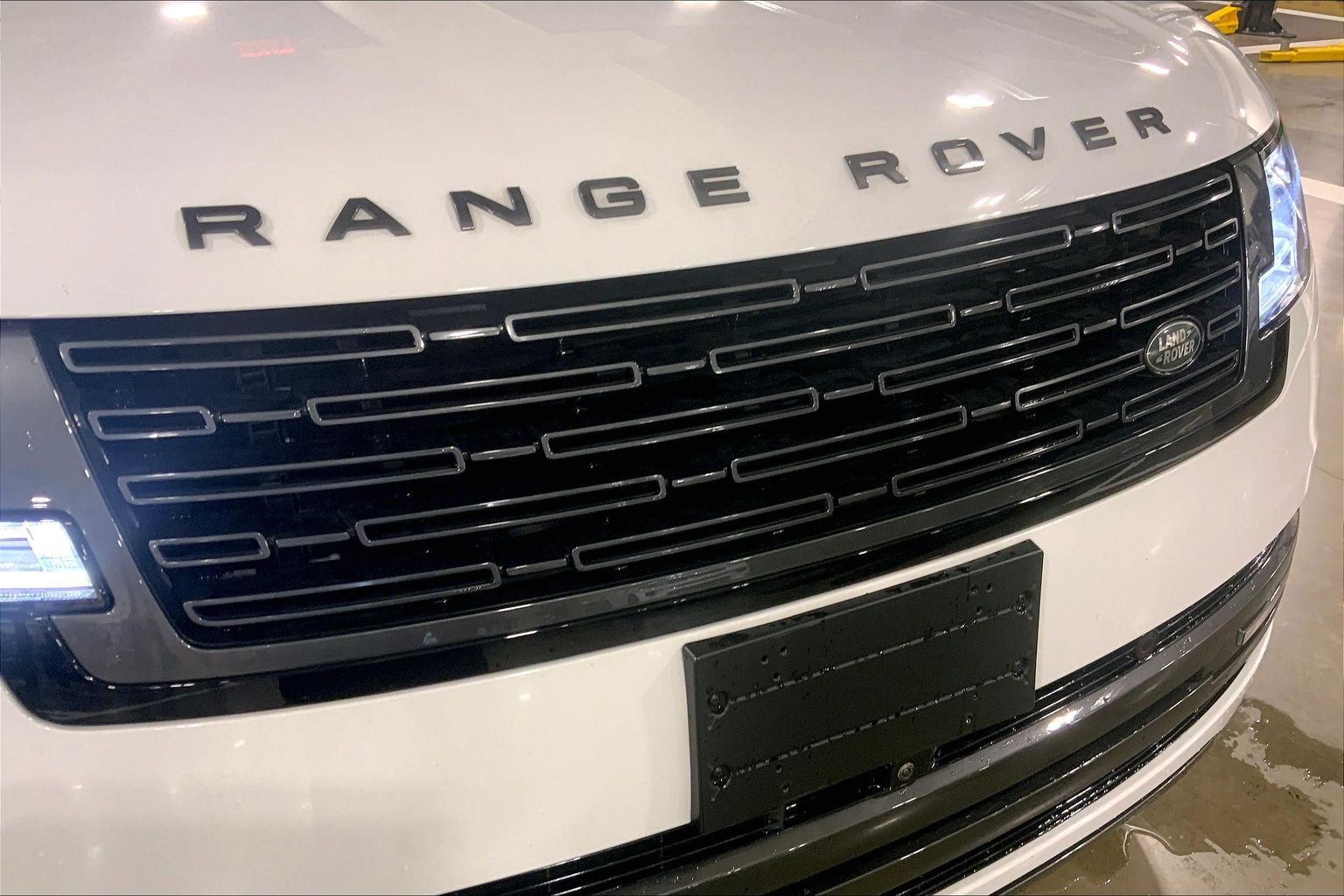 Certified Used 2026 Fuji White Land Rover SE image 6