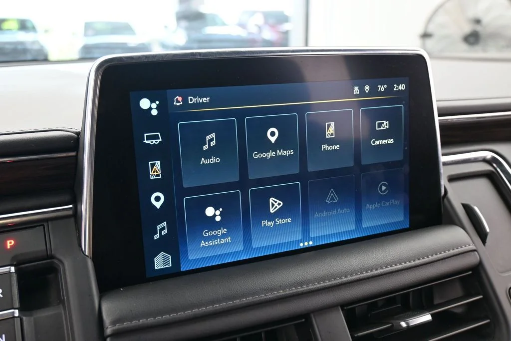 Used 2023 Iridescent Pearl Tricoat Chevrolet LT image 27
