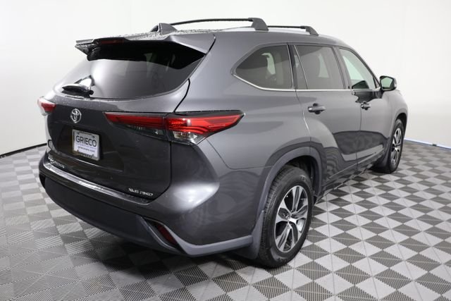 2022 Toyota Highlander XLE - Photo 8