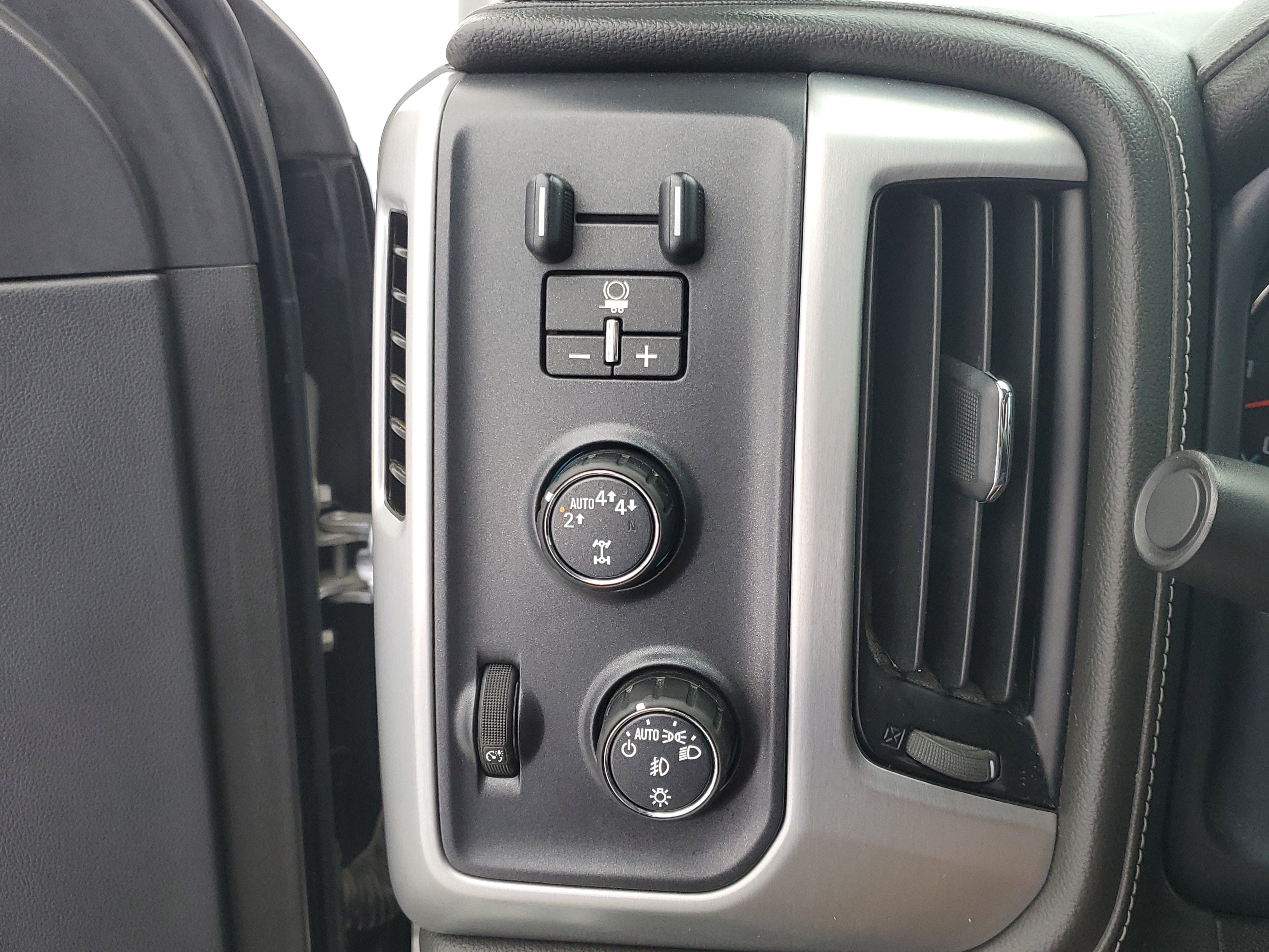 Used 2018 Quicksilver Metallic GMC SLT image 32
