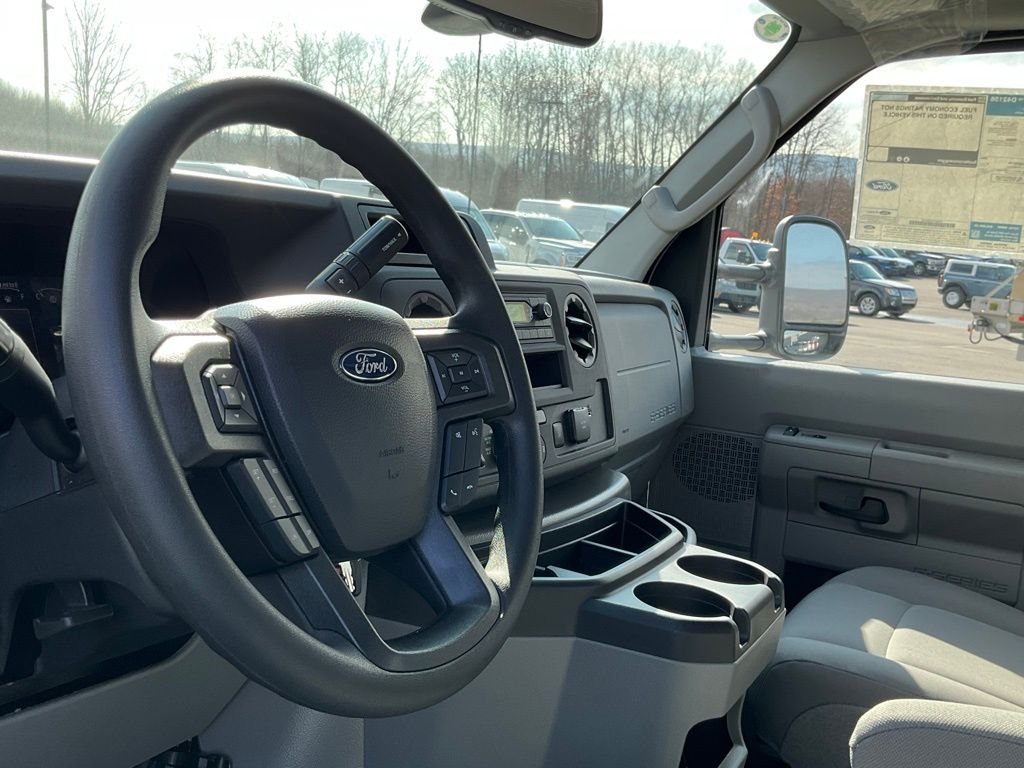 New 2026 Oxford White Ford E-350 SRW image 3