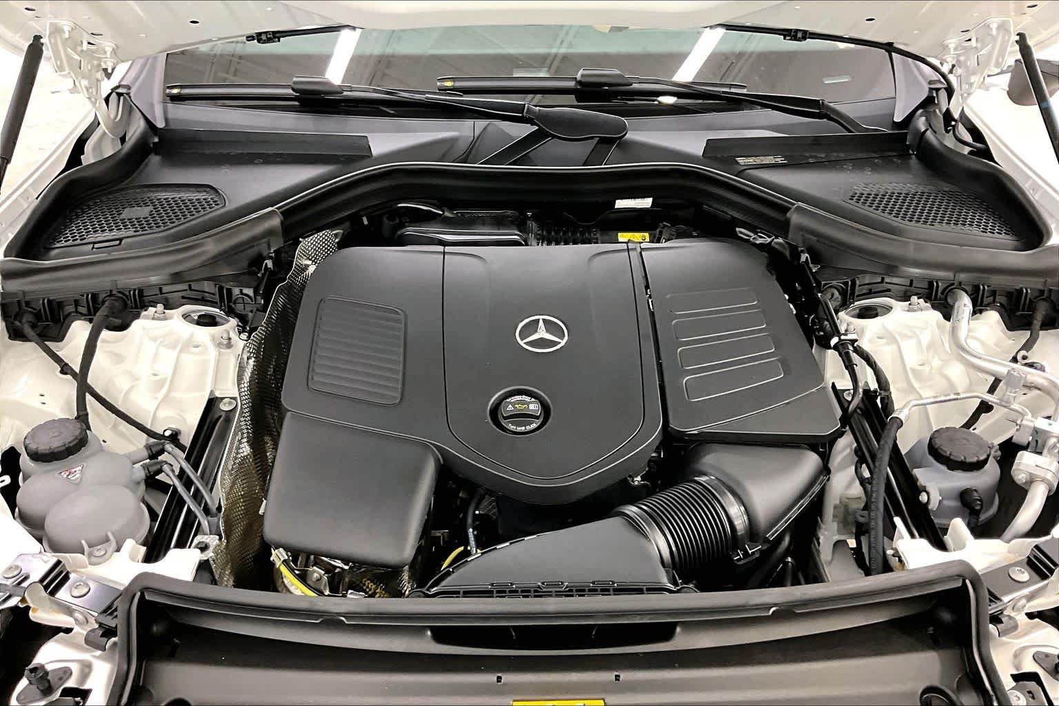 New 2026 Polar White Mercedes-Benz GLC 300 image 16