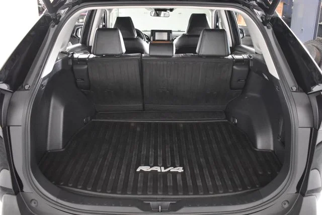 Used 2021 Black Toyota XLE Premium image 18