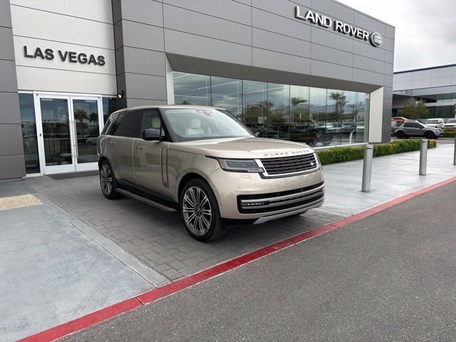 Used 2025 Gold Land Rover SE image 3
