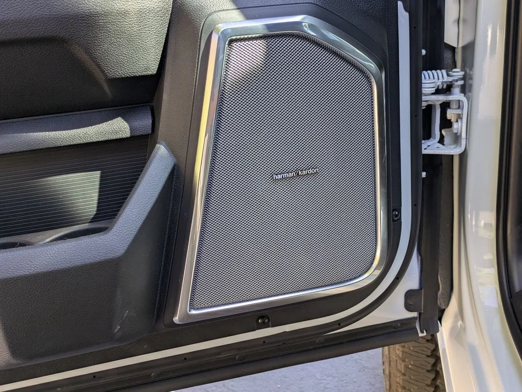New 2026 Bright White Clear-Coat Exterior Paint RAM Laramie image 13