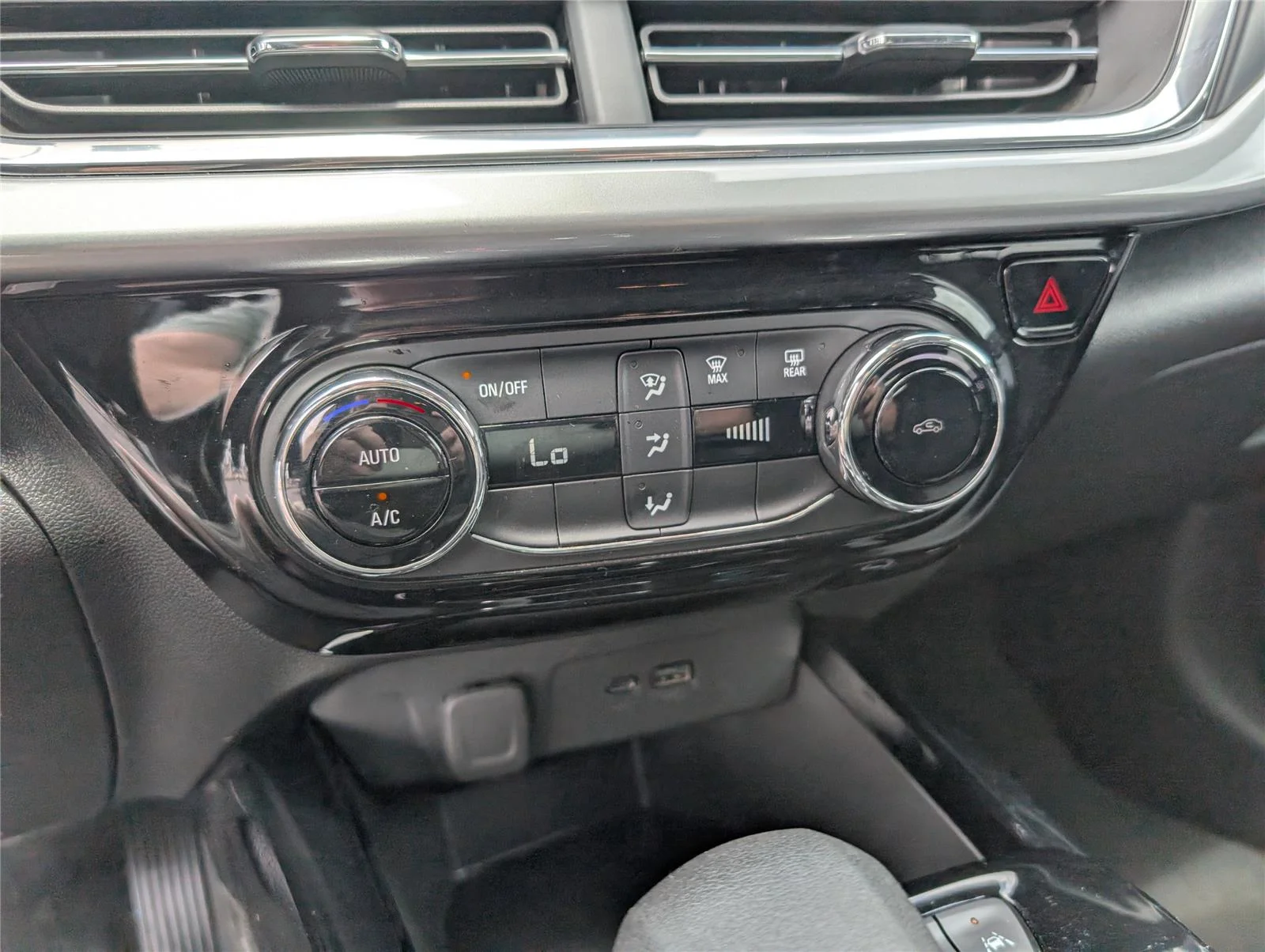 Used 2025 Summit White Chevrolet LT image 16