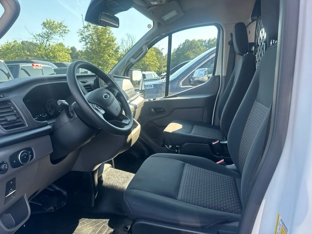 Used 2025 White Ford Base image 3