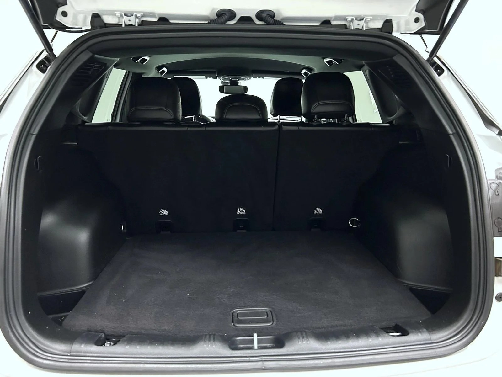 Used 2023 White Jeep Limited image 21