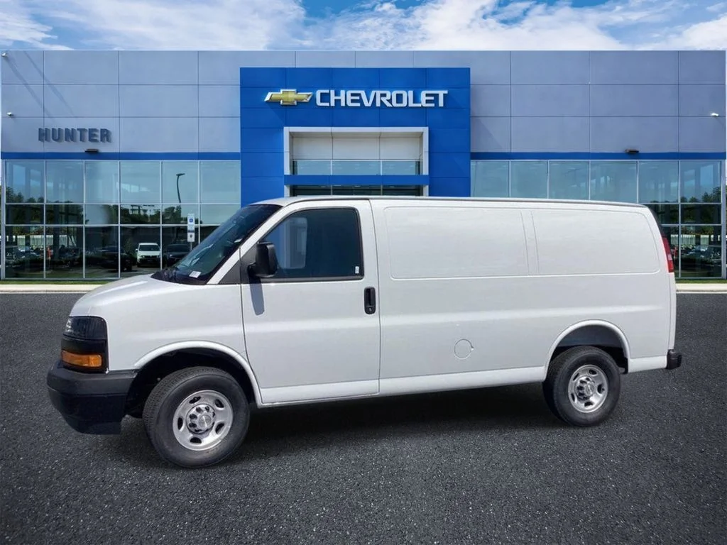 New 2026 Summit White Chevrolet WT image 6