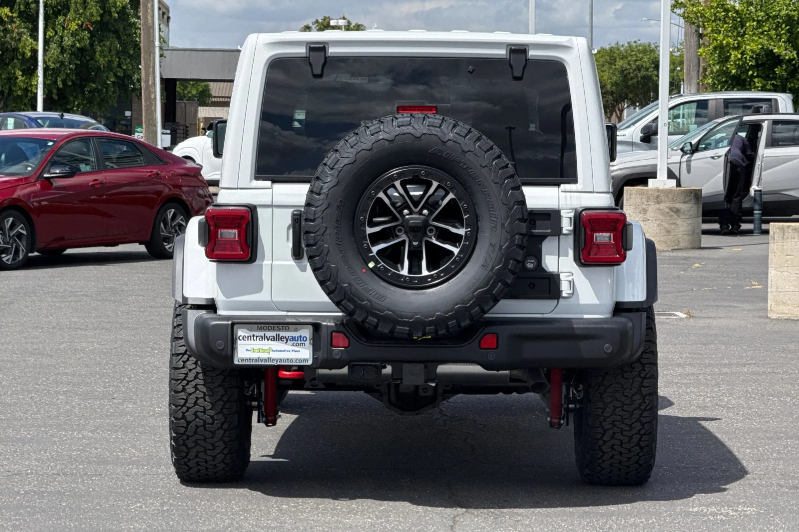 New 2026 Bright White Clear-Coat Exterior Paint Jeep Rubicon X image 5