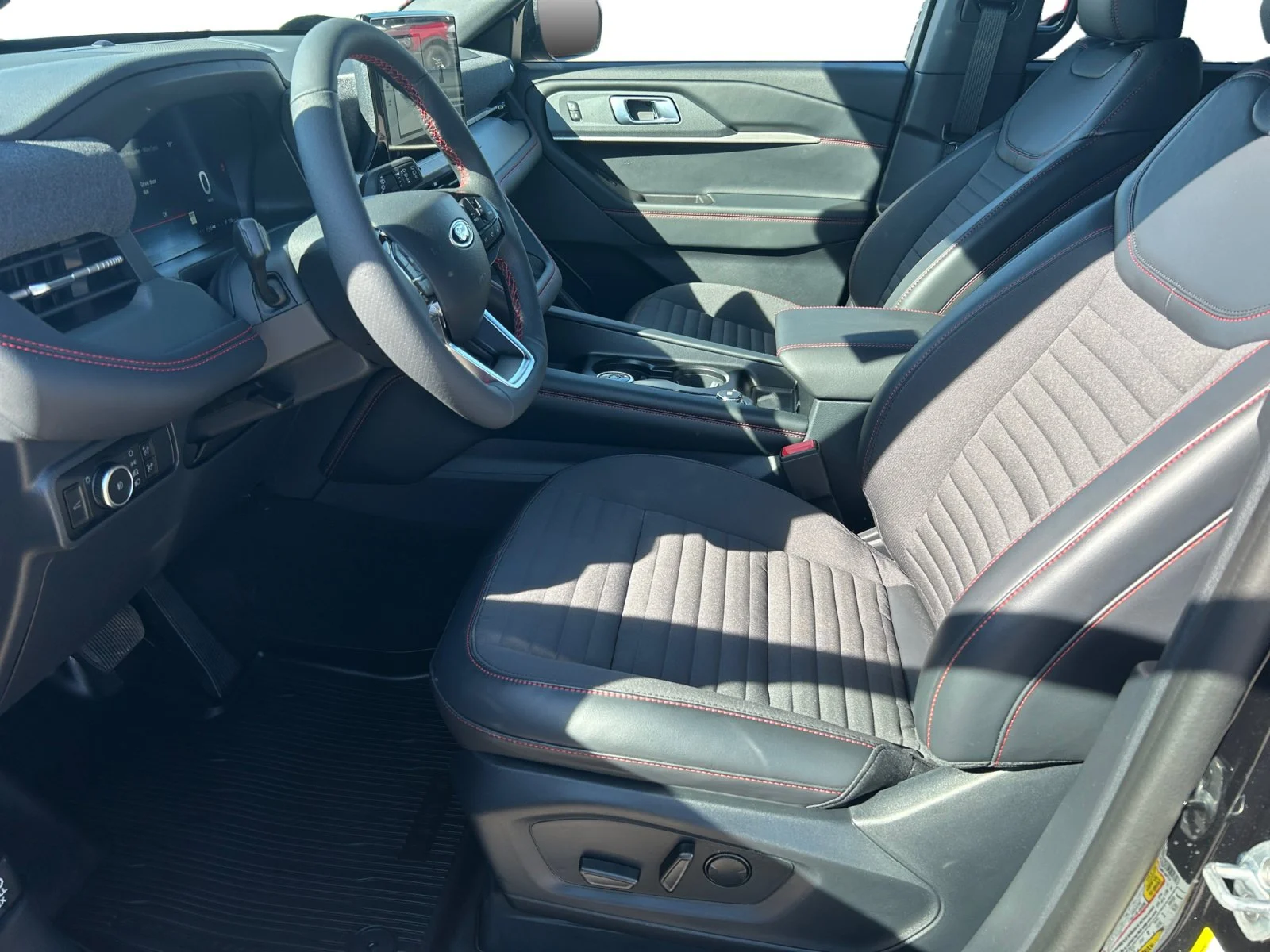 New 2027 Agate Black Metallic Ford ST-Line image 14