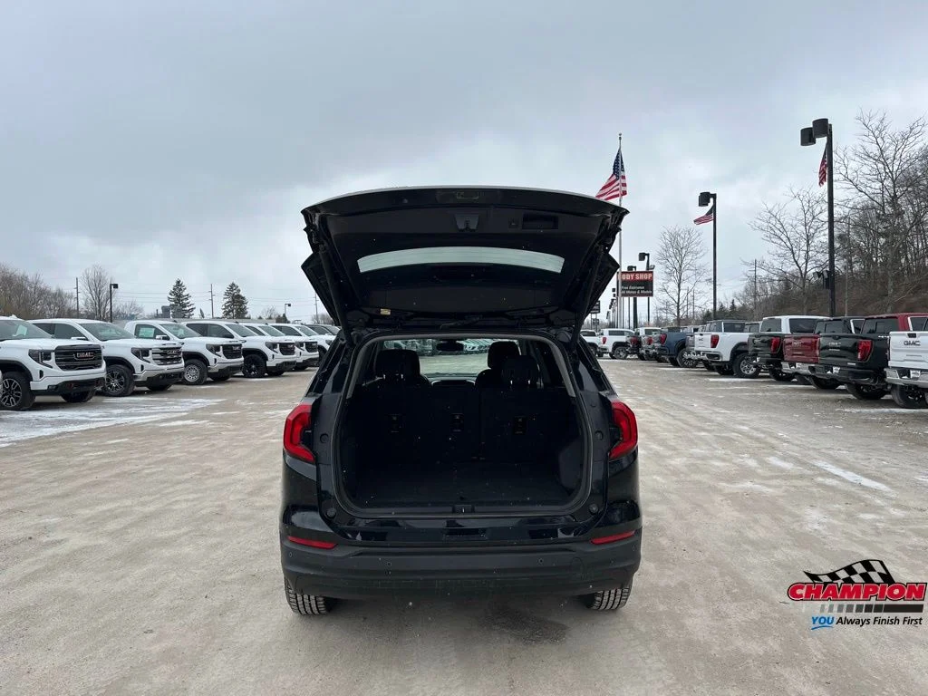 Used 2018 Black GMC SLE image 15