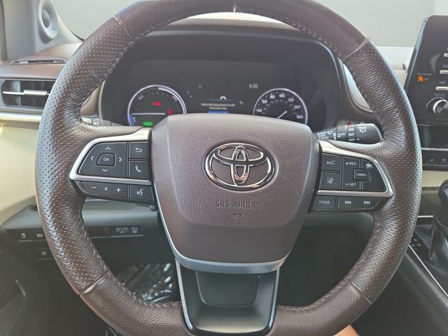 Used 2022 Gray Toyota Platinum image 27