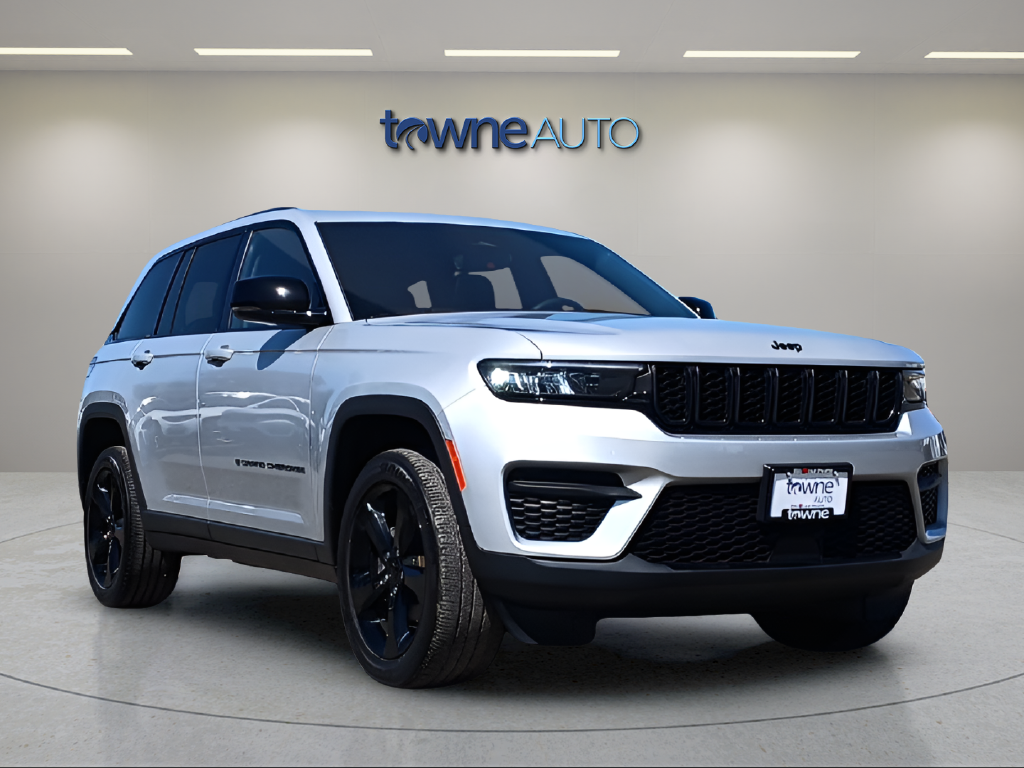 Used 2023 Silver Jeep Altitude X image 8