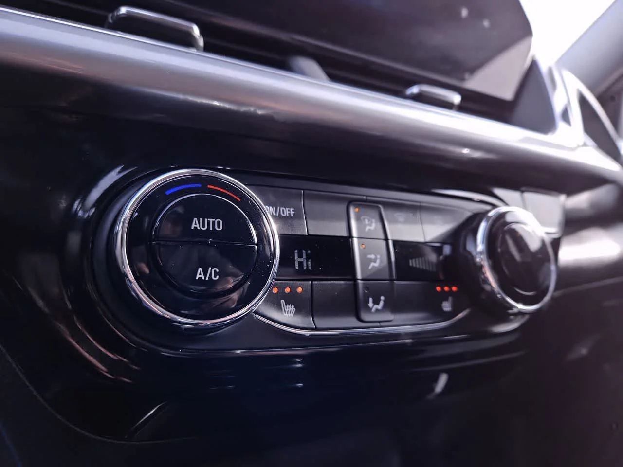 2025 Chevrolet Trax LT - Photo 19