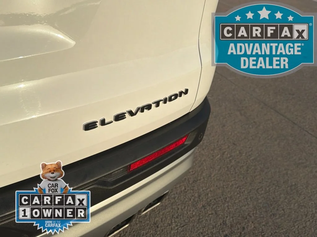Used 2025 Summit White GMC Elevation image 10