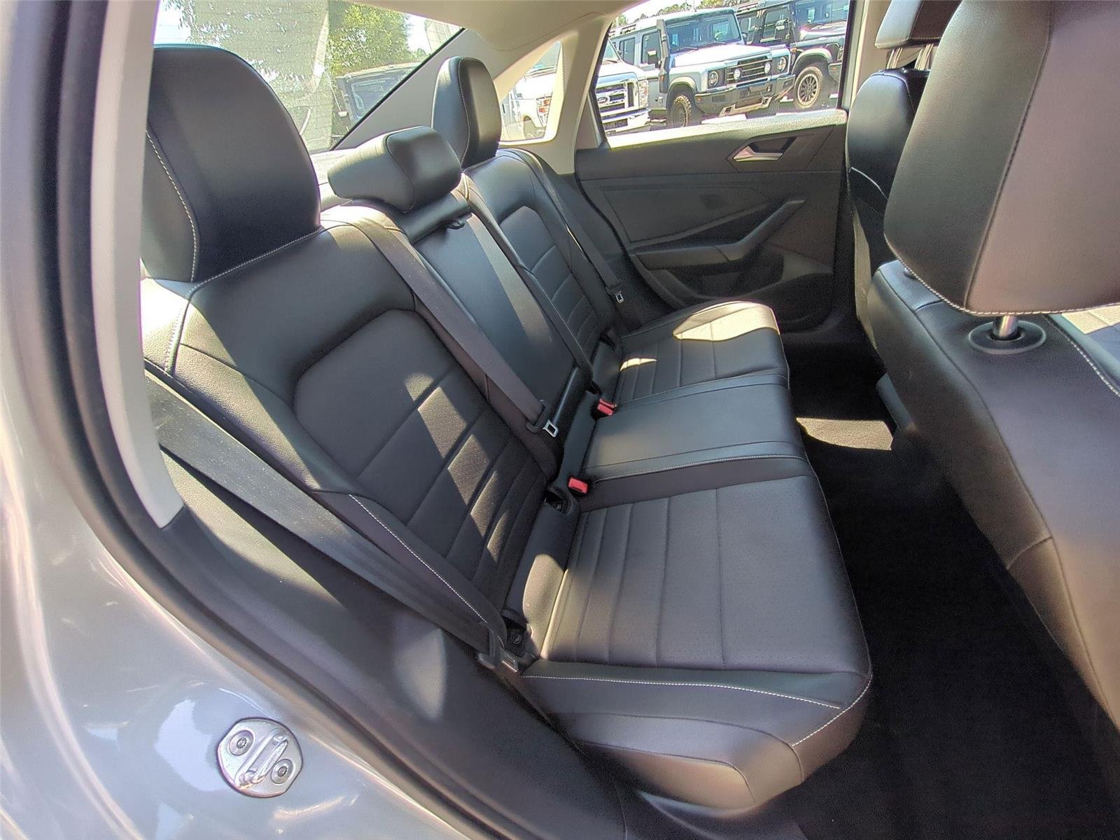 Used 2023  Volkswagen SE image 34