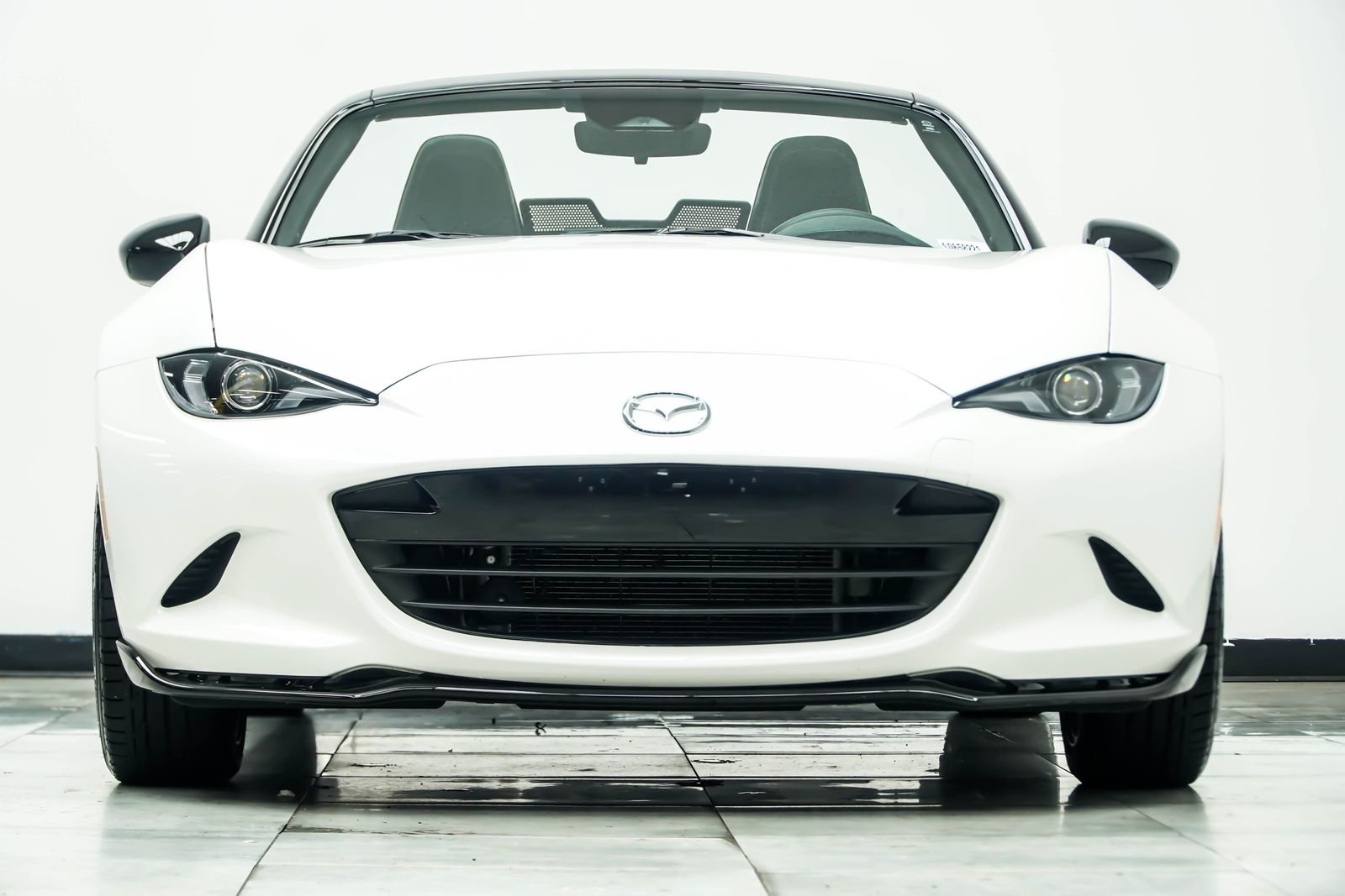 Used 2025 White Mazda Club image 12