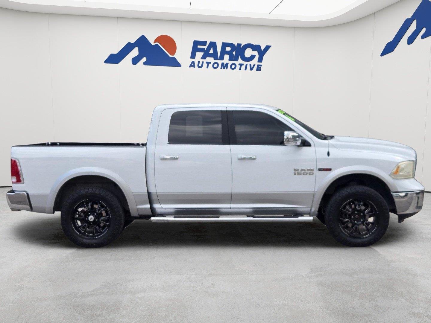 Used 2016 Bright White Clearcoat Ram Laramie image 4