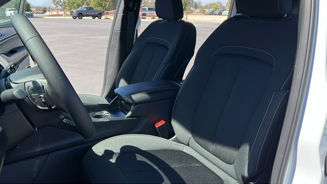 New 2026 Bright White Clear-Coat Exterior Paint Jeep Laredo image 16