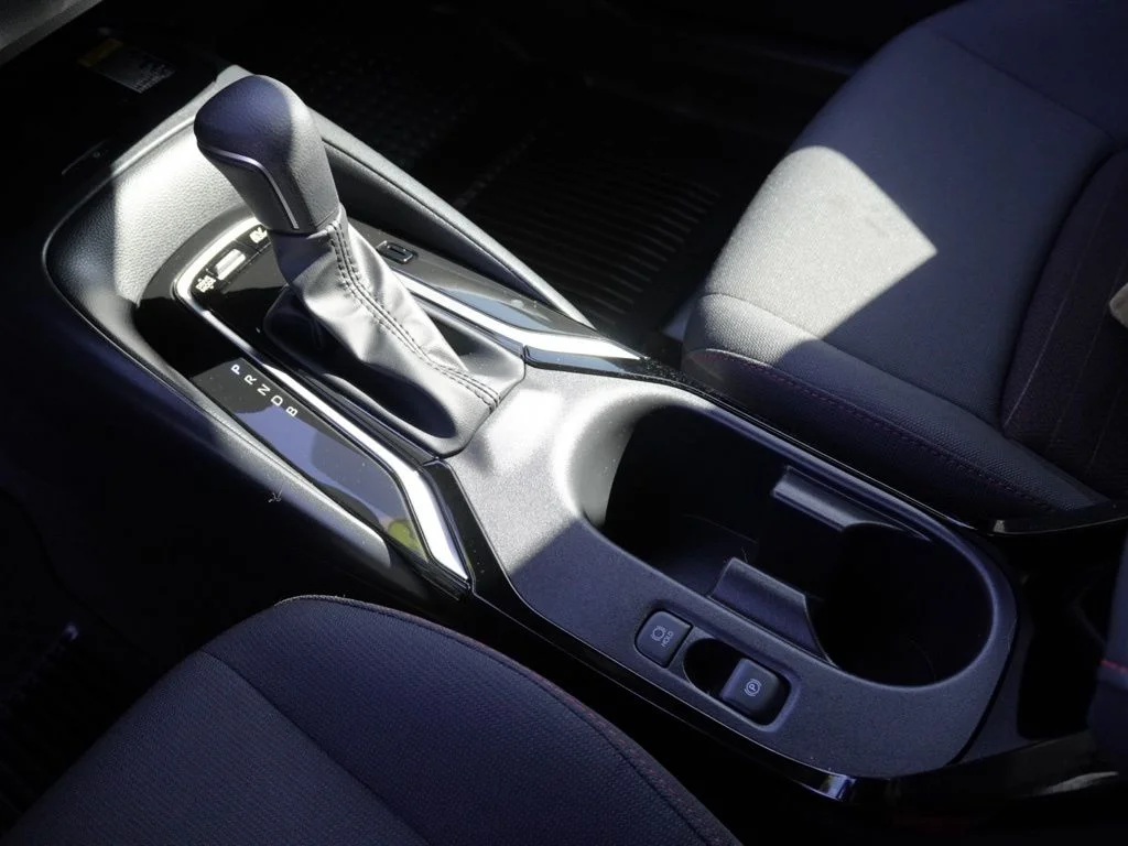 2025 Toyota Corolla SE - Photo 16