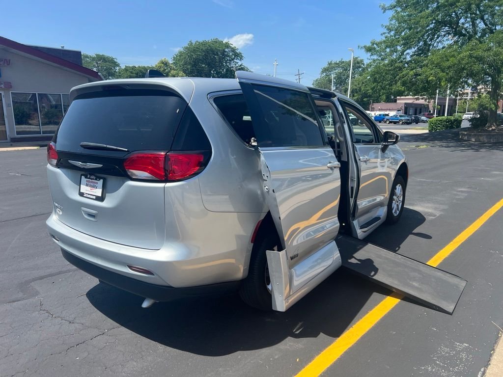 Used 2023 Silver Chrysler LX image 3